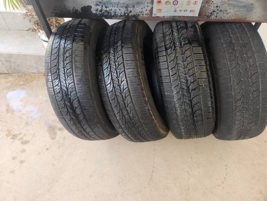 225/65 Rin 17, $ 1,300.00