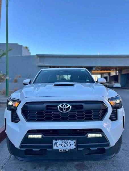 2025 Toyota Tacoma, AR395818, $ 950,000
